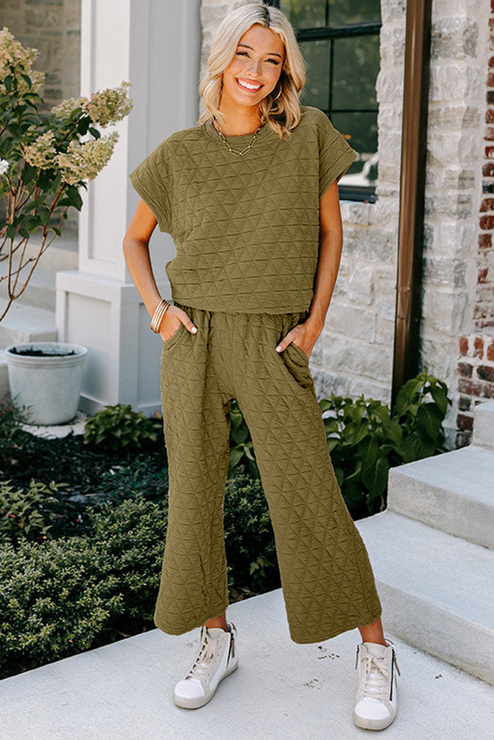 Ensemble pantalon large matelassé vert sauge à manches courtes-A WOMAN WE LOVE