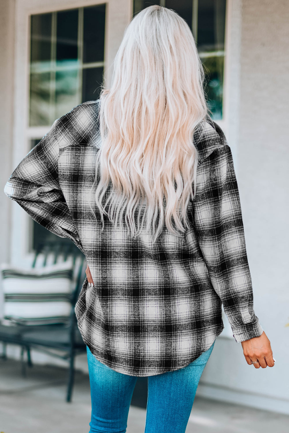 Veste à carreaux noire avec poches et boutons