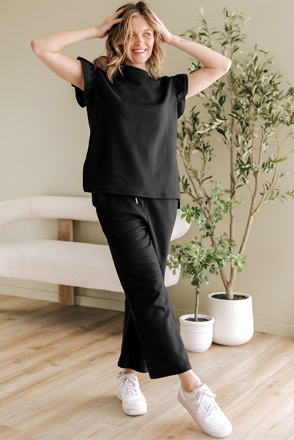 Ensemble haut d'été noir à manches à volants et pantalon ample court