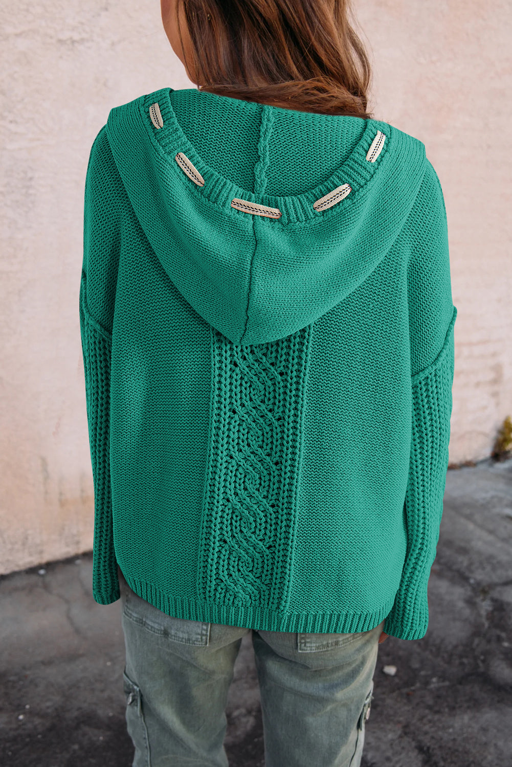 Pull à capuche avec cordon de serrage contrasté en tricot torsadé vert d'eau