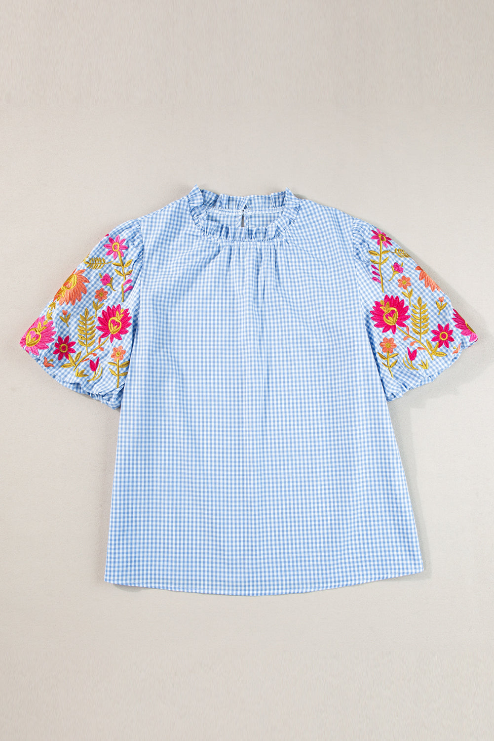 Blusa de manga bordada de gingham de azul claro