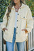 Chaqueta de camisa abotonada beige con cuello doblado