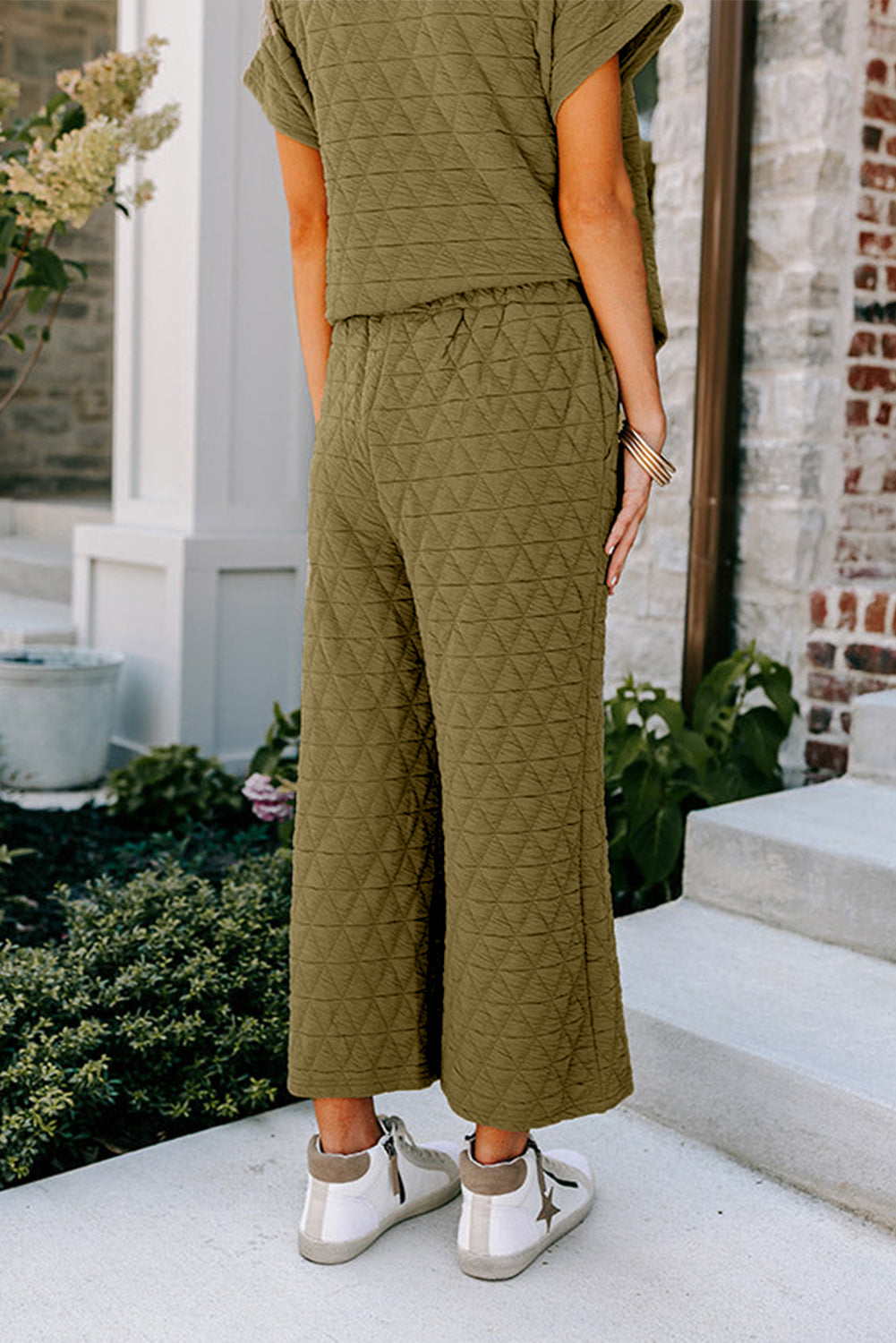Ensemble pantalon large matelassé vert sauge à manches courtes-A WOMAN WE LOVE