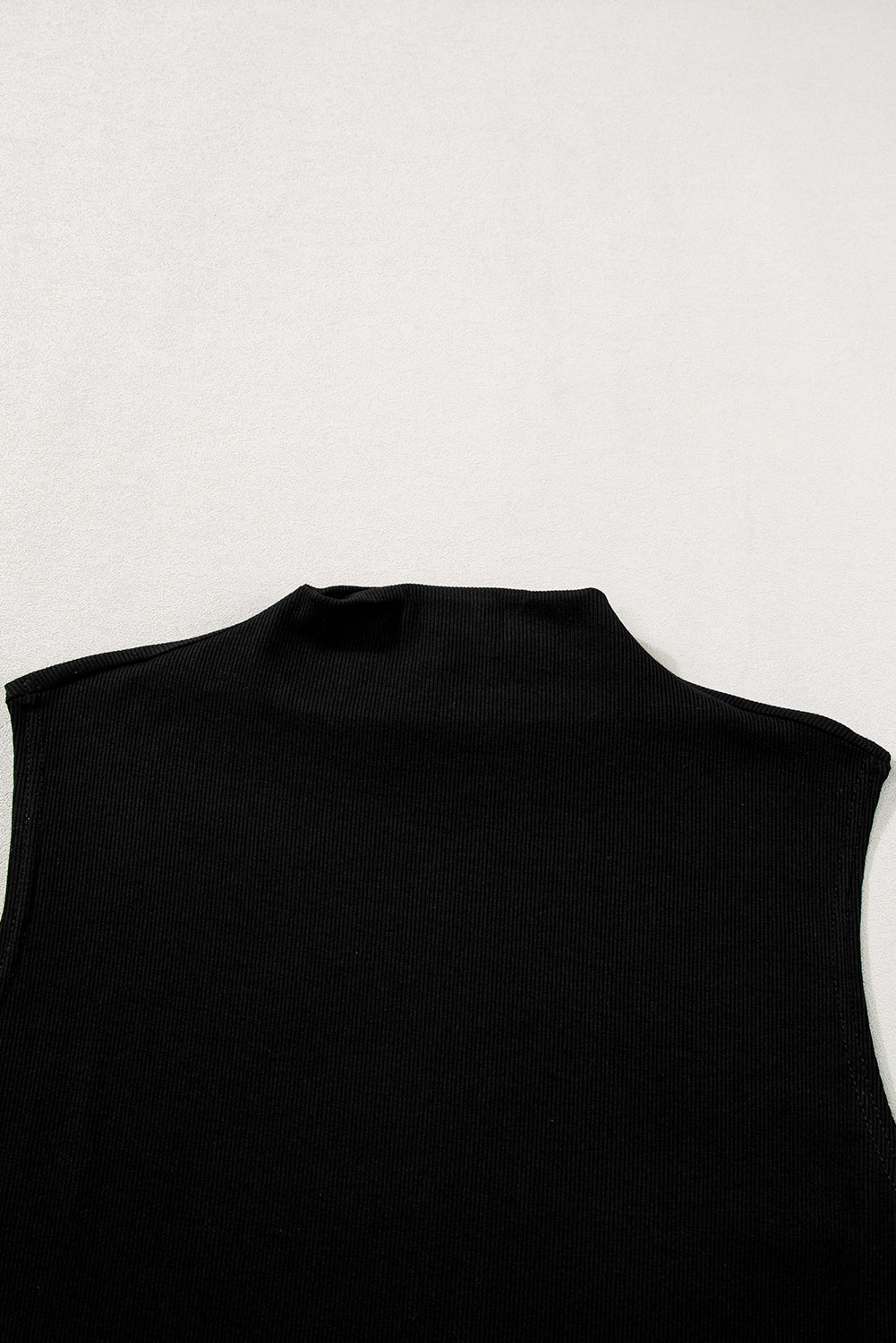 Black Solid Mock Neck Tank Toquera