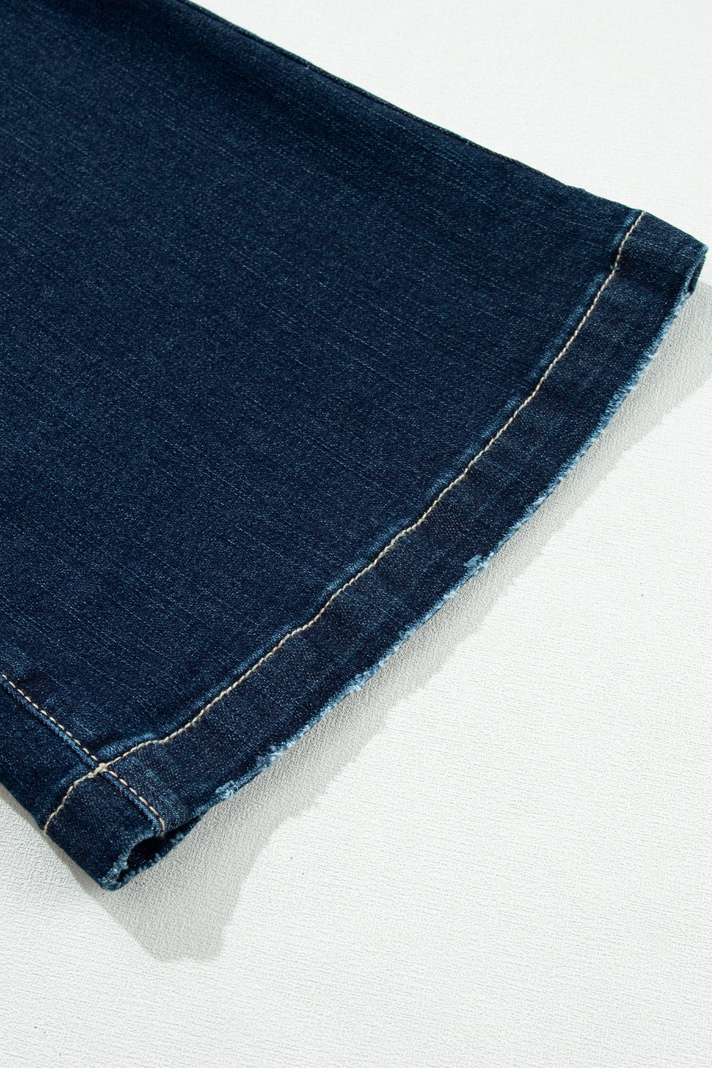 Echter blaugrüne Hochhause zerrissene Bellboden Jeans