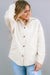 Chaqueta beige abotonada con bolsillo y dobladillo crudo