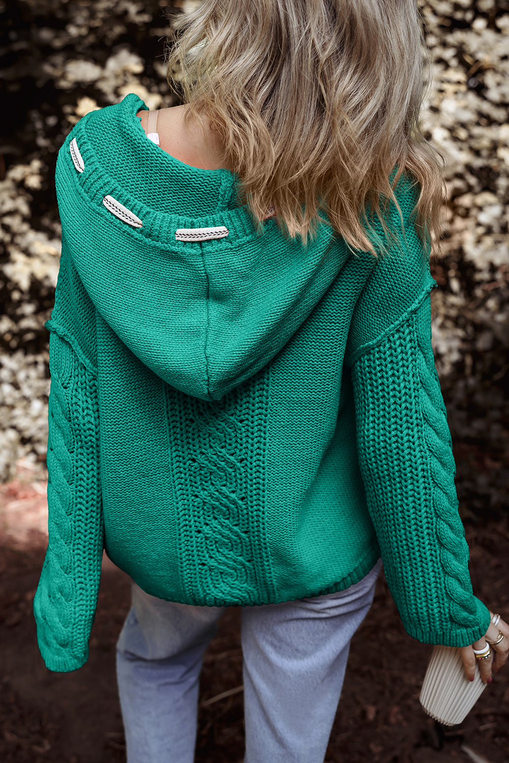 Pull à capuche avec cordon de serrage contrasté en tricot torsadé vert d'eau