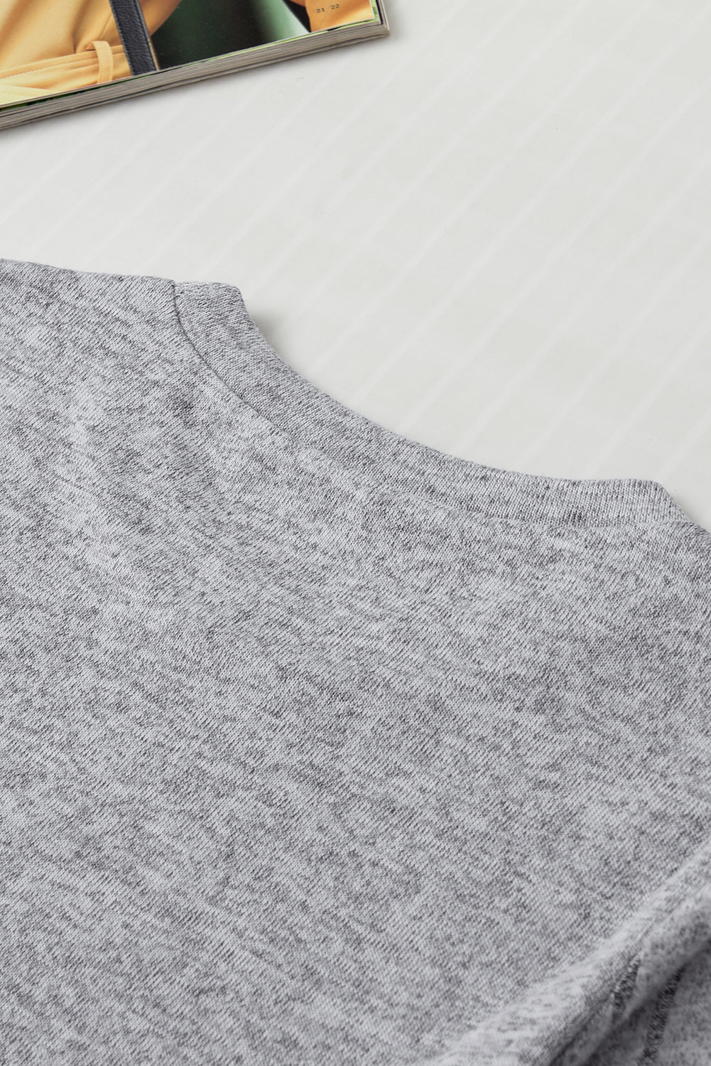T-shirt gris à manches et col rond *