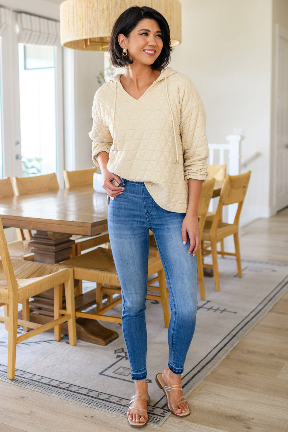 Ensemble short et sweat à capuche matelassé beige à col en V et cordon de serrage