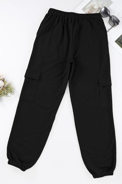 Pantalones de trote negros con bolsillo de carga y textura en relieve