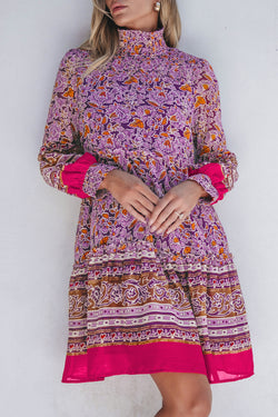 Mini-robe florale smockée à manches bouffantes et col haut violet