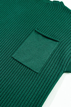 Vestido de suéter de costura de punto corto con bolsillo de parche verde negruzco