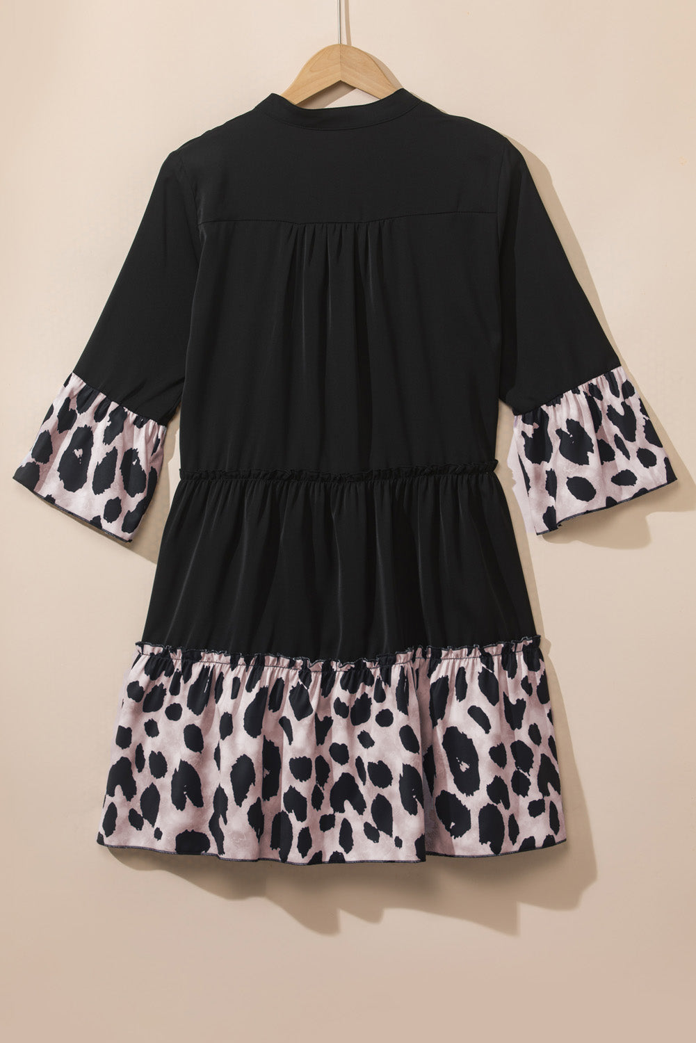 Vestido acampanado de manga con cuello de leopardo negro V