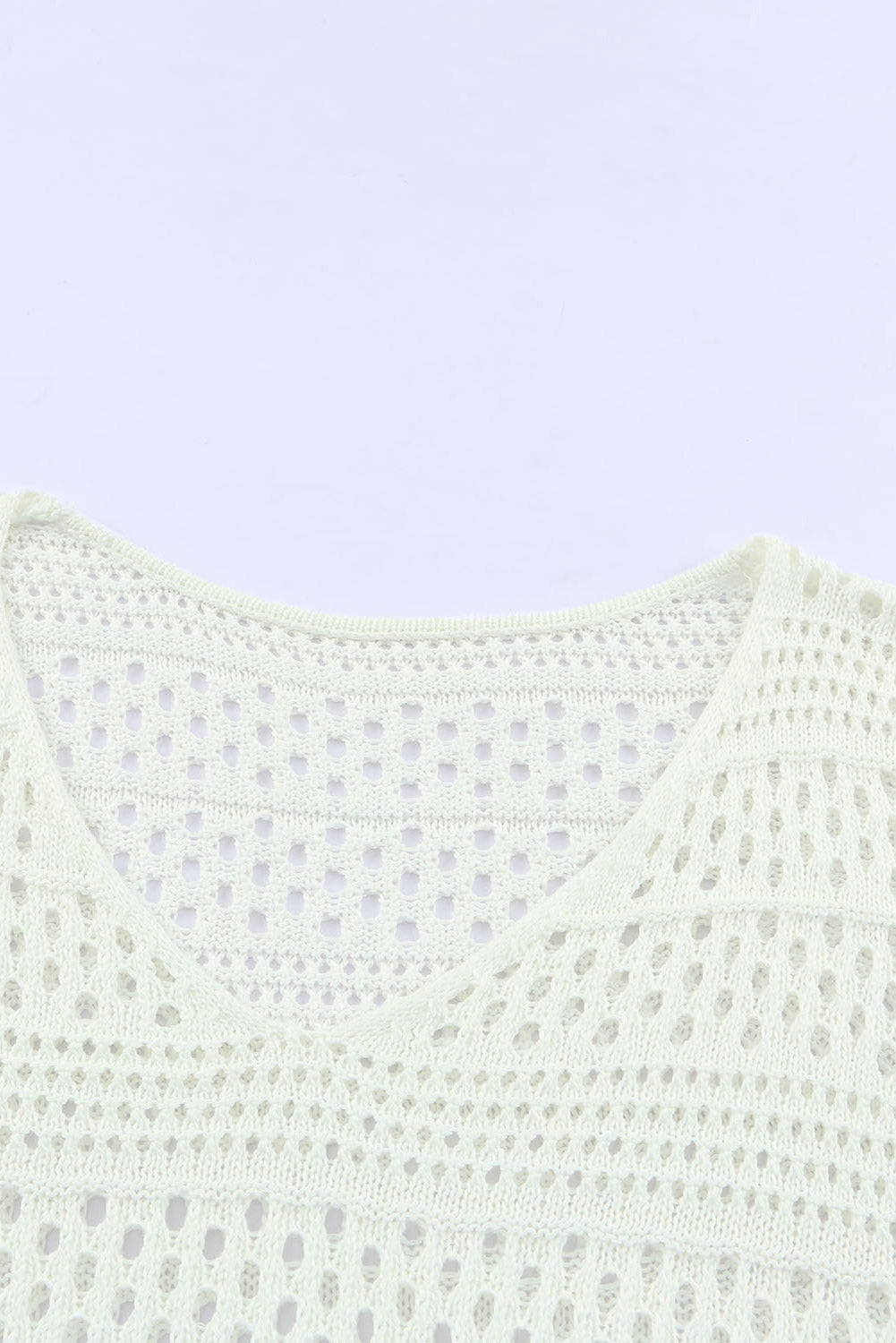 Pull blanc à col en V et crochet ajouré