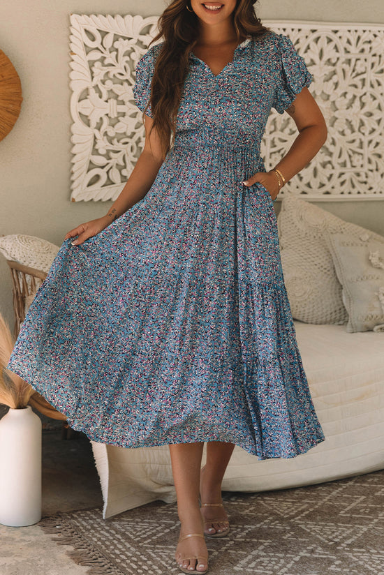 Robe longue bleue imprimée à col en V et froncée à manches courtes bouffantes