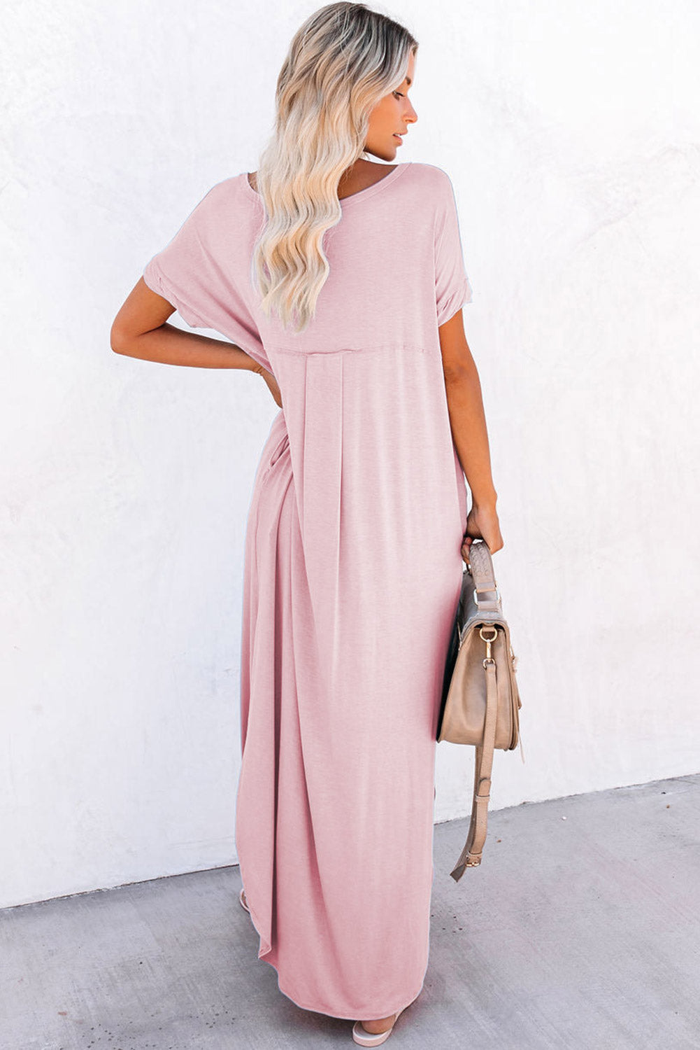 Robe t-shirt longue rose avec poches cachées et col en V