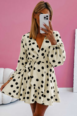 Short dress with beige polka dot with v * collar