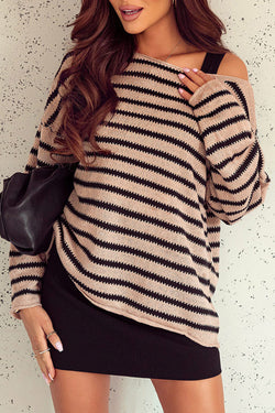 Ample sleeve sweater and rolled print with drooping shoulders