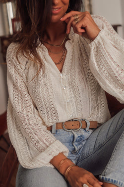 White buttoned shirt in openwork lace with puffy sleeves