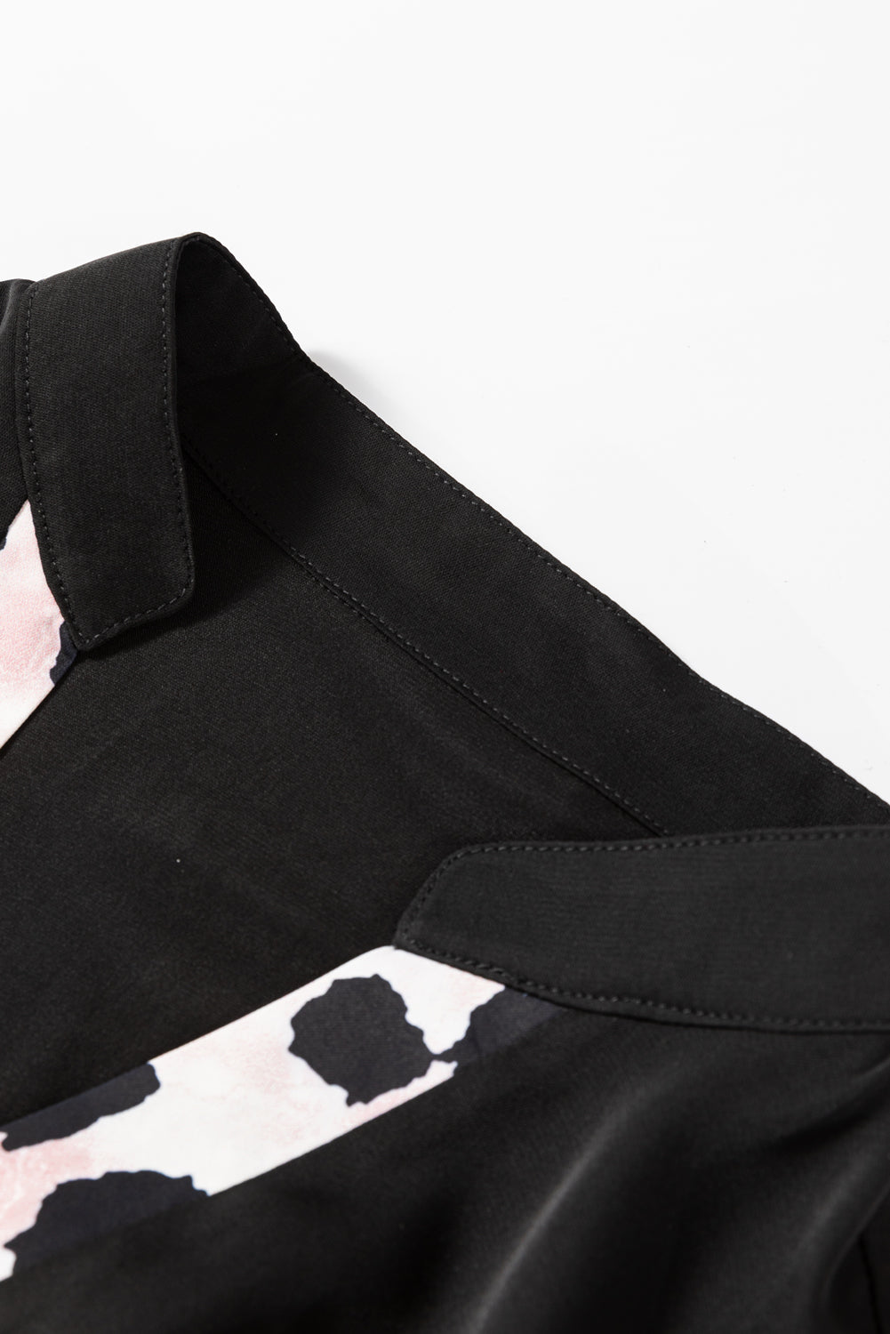 Robe courbée noire à volants et col fendu en patchwork léopard