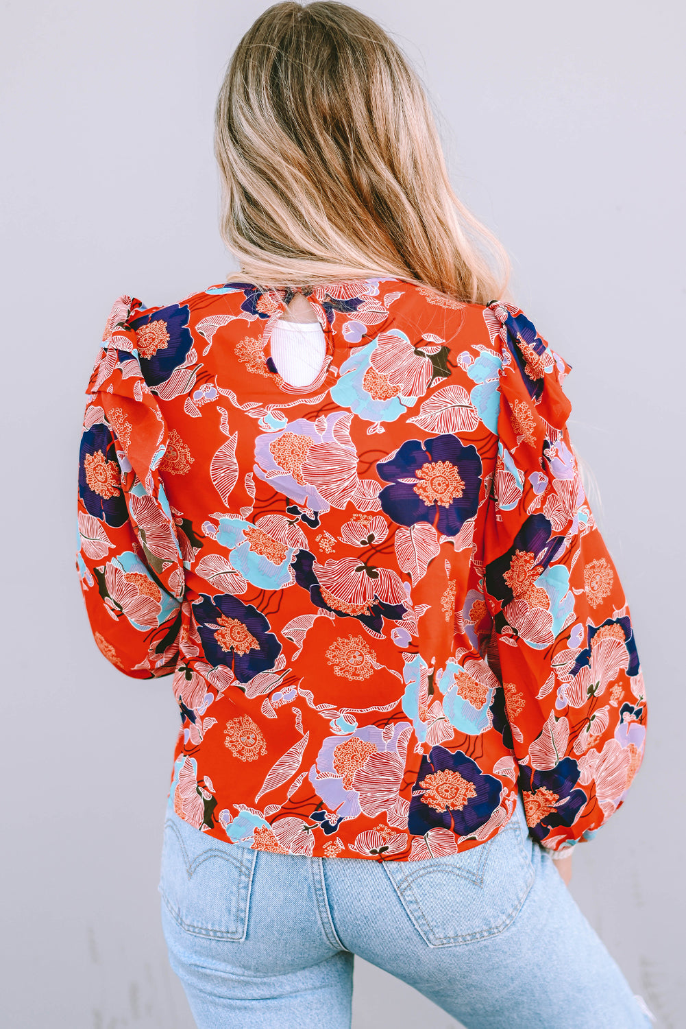 Chemisier à manches bouffantes et à volants imprimé floral rouge vif-A WOMAN WE LOVE