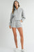 Ensemble sweat-shirt zippé et short gris clair à col montant