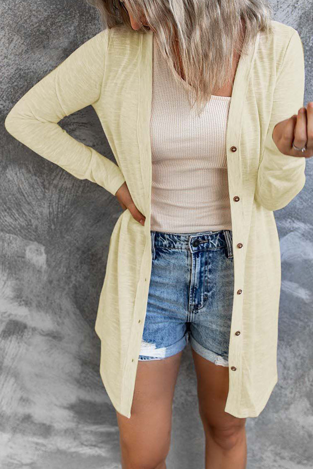 Cardigan à boutons ouverts de couleur unie beige ou ouverte