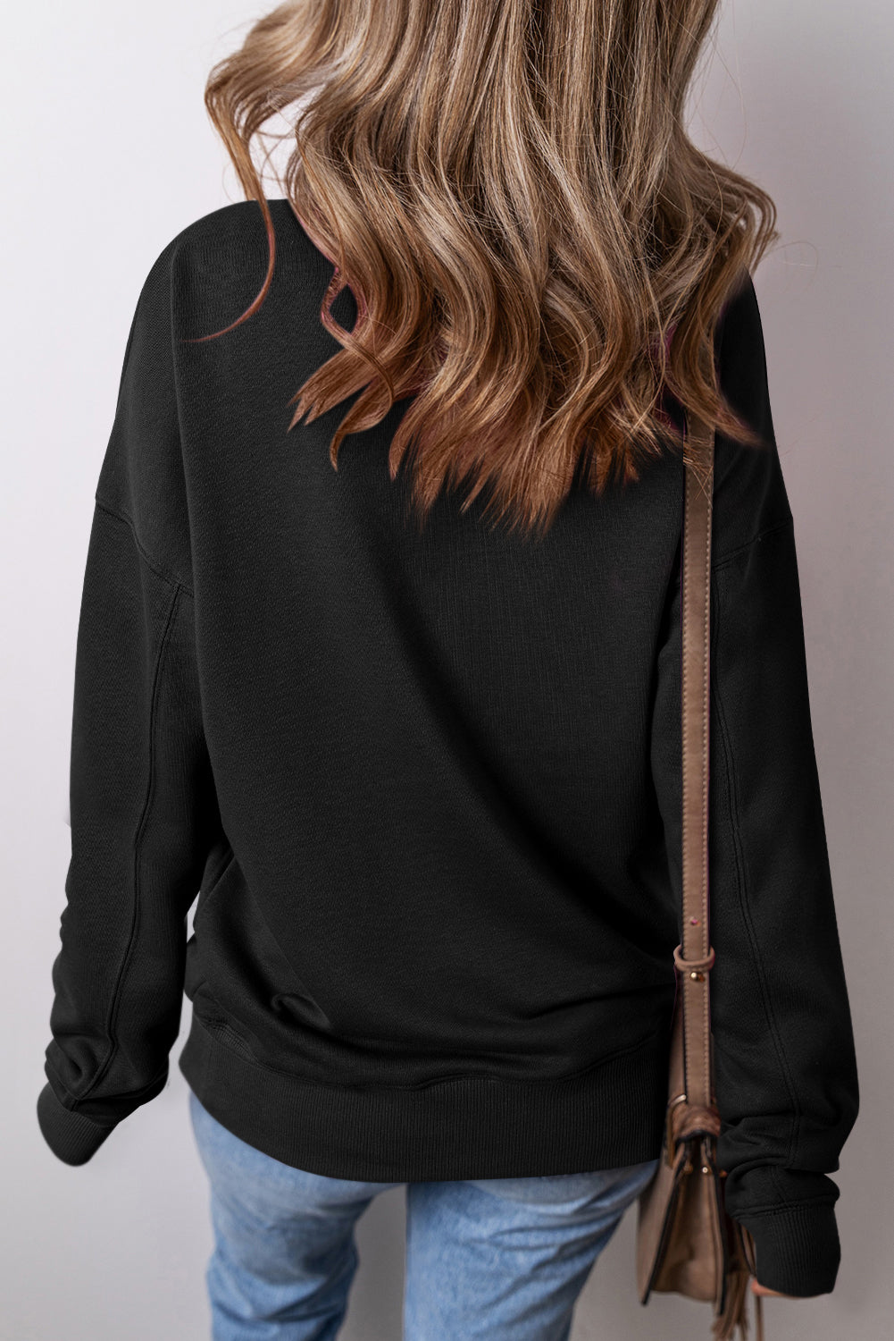 Black loose sweatshirt with pockets and dropped shoulder cross seams