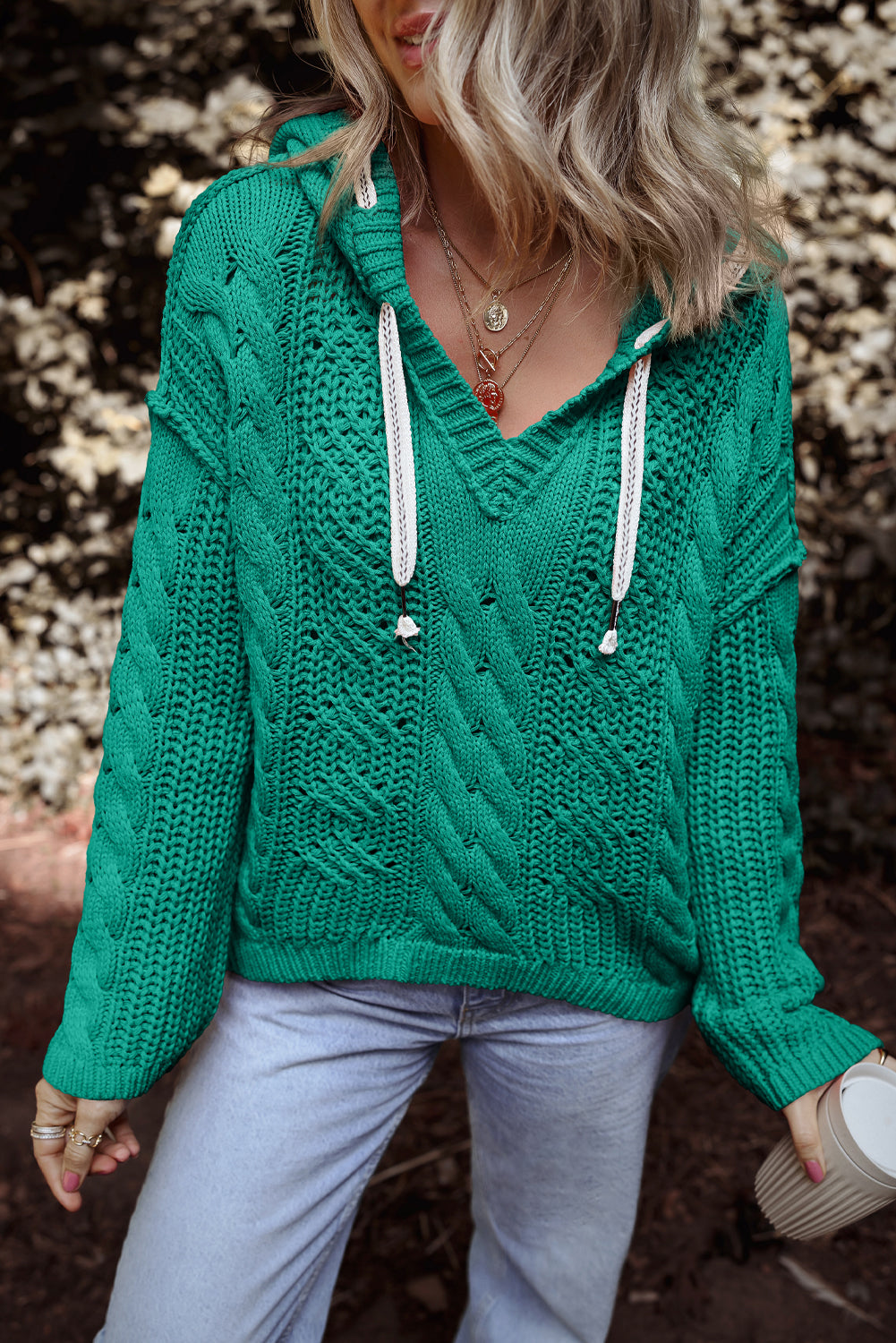 Pull à capuche avec cordon de serrage contrasté en tricot torsadé vert d'eau