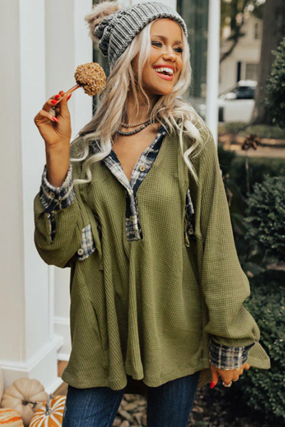 Green Flowy Plaid Accent Waffle Knit Henley Sampanía