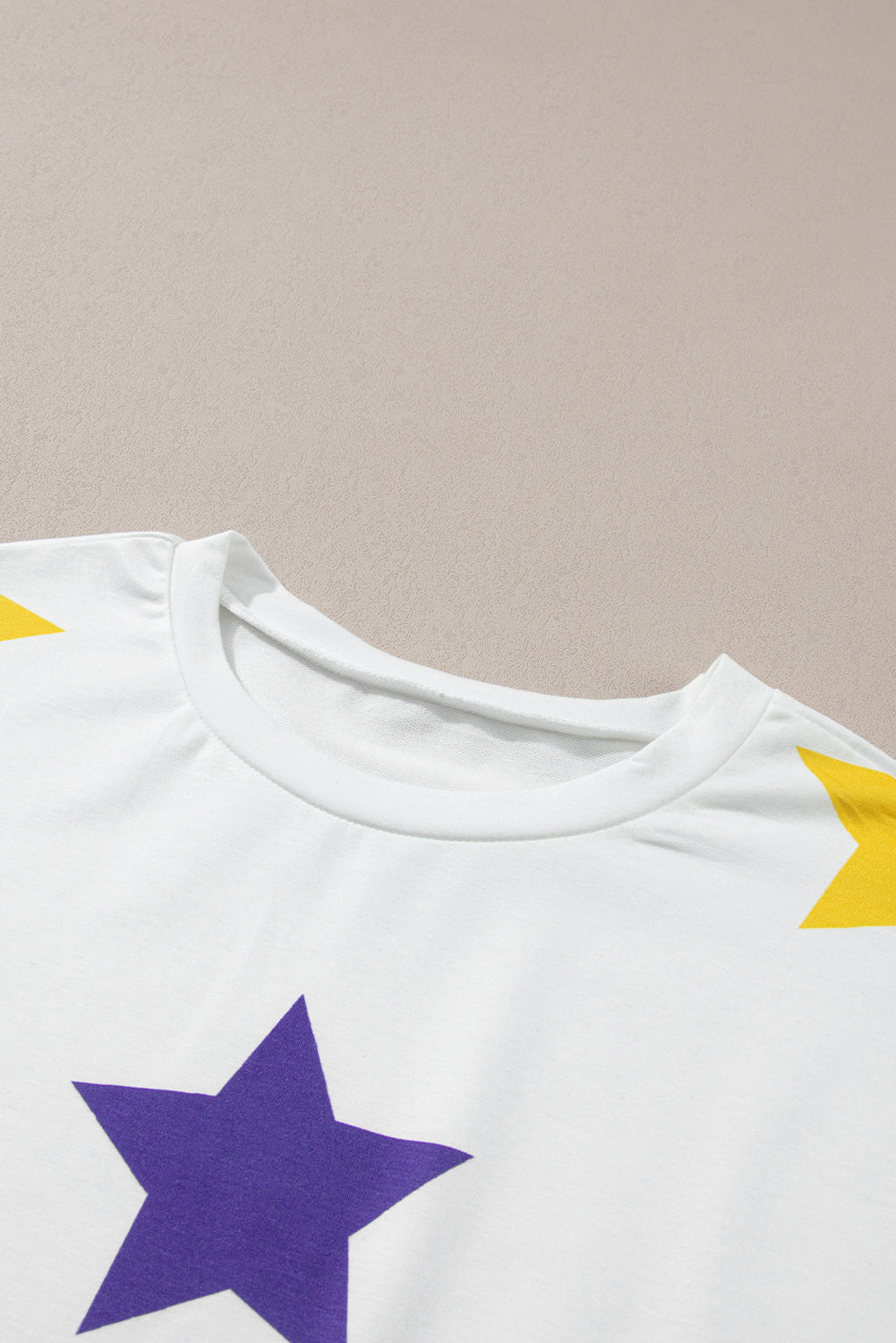 Top de manga larga con estampado de estrellas de Mardi Gras blanco