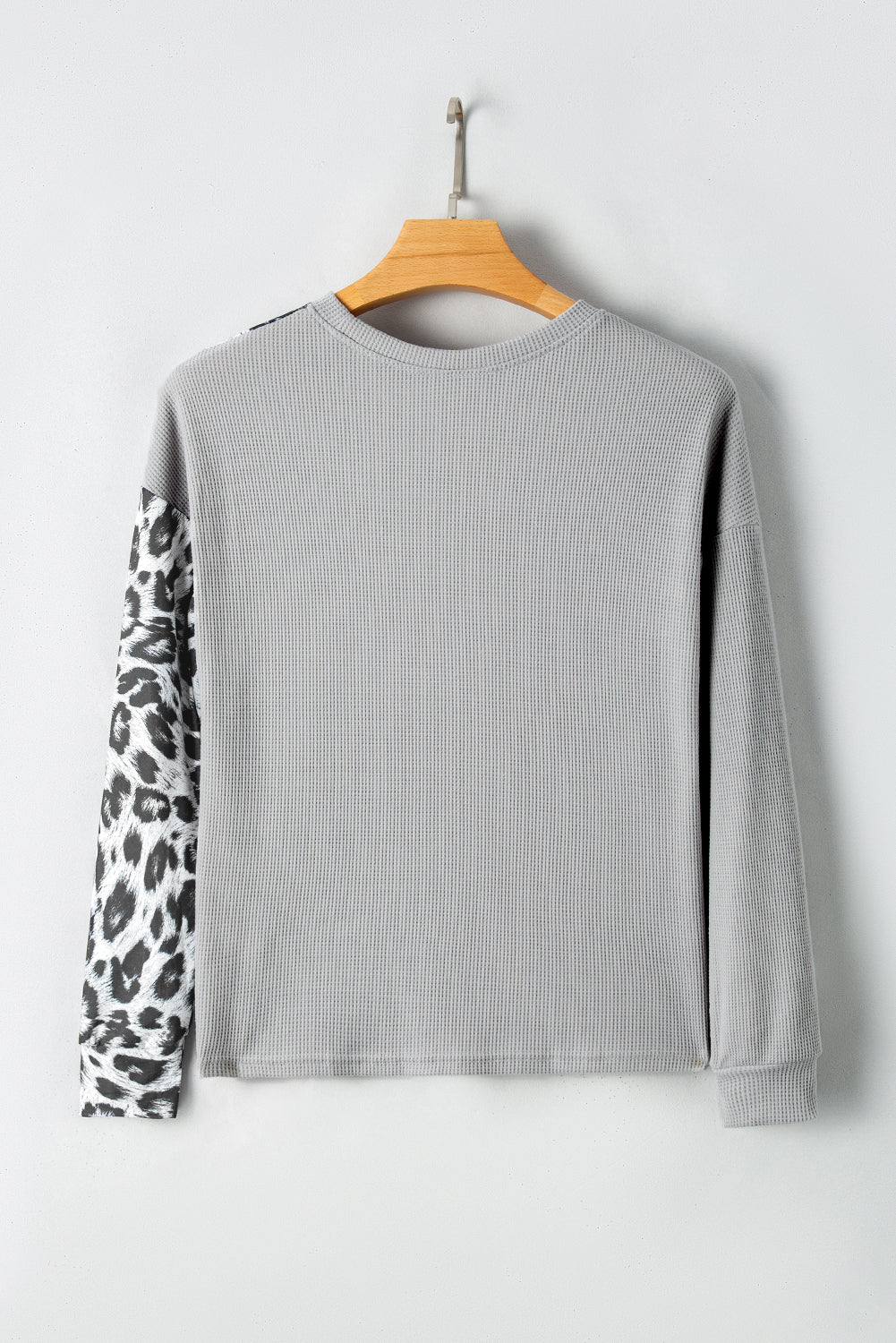 Top de punto tipo gofre con bloques de color de leopardo gris claro