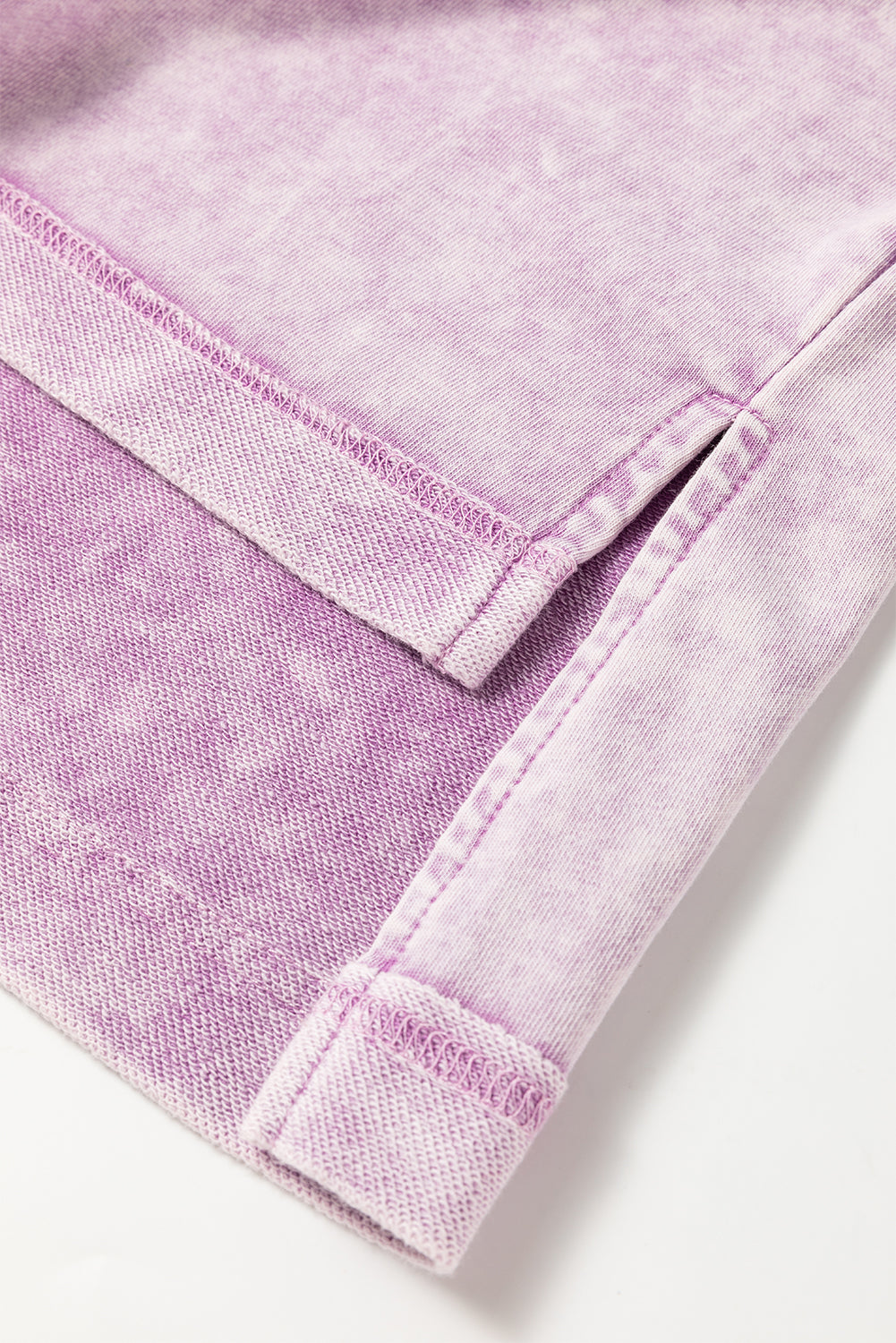 Surprised t-shirt with drooping shoulders and visible seams with mineral washed out and orchid petals