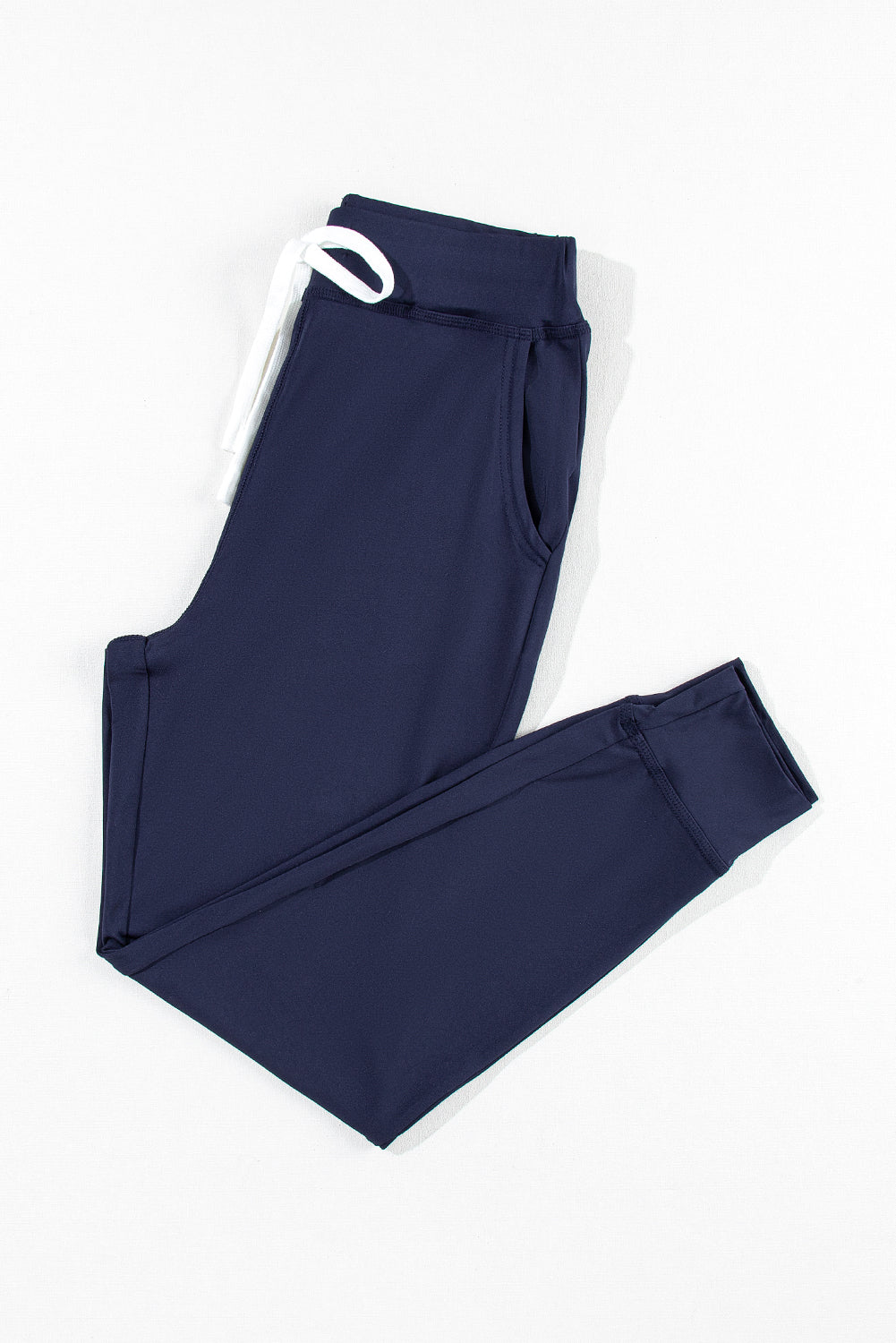 Pantalon de jogging bleu marine avec poches et cordon de serrage à la taille