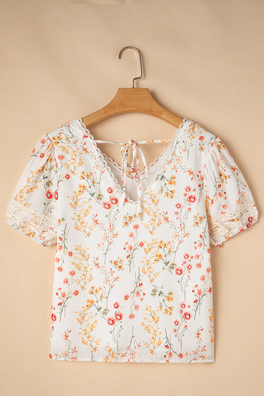 Blouse beige à manches courtes et bordure en dentelle florale Boho