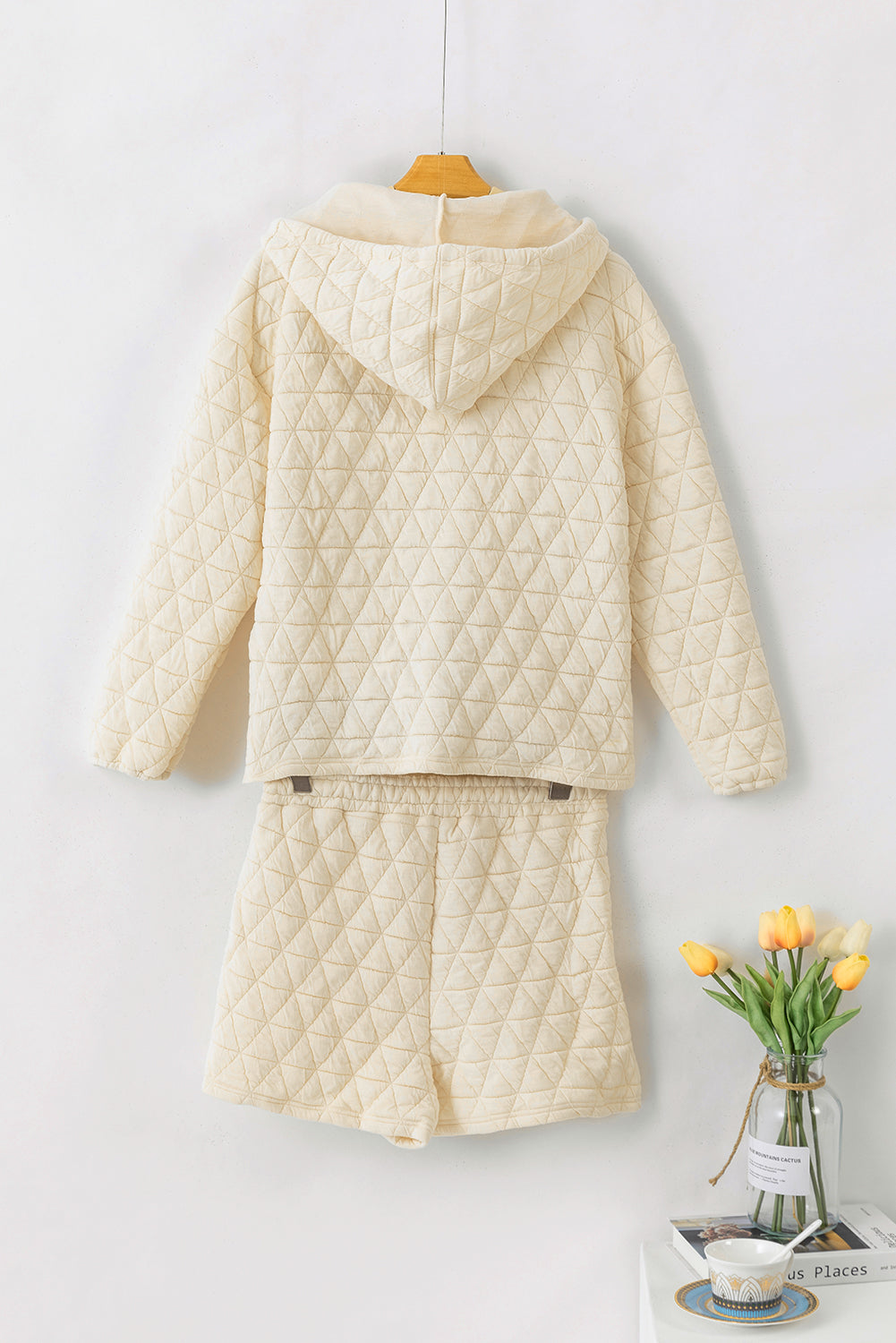 Beige gesteppte V -Hals -Hoodie -Kordel -Shorts Set