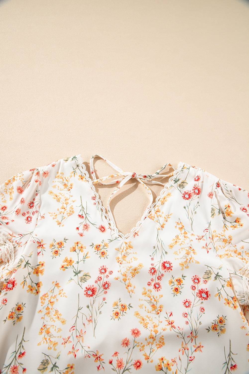 Blouse beige à manches courtes et bordure en dentelle florale Boho