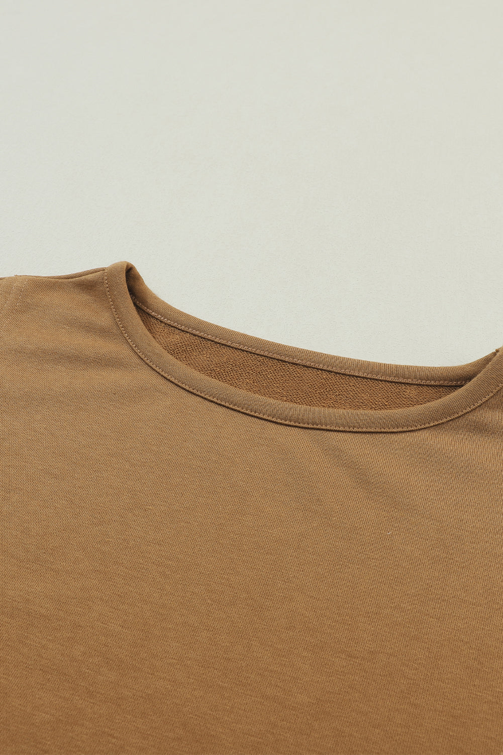 Blouse surdimensionnée haute et basse à ourlet brut et épissure froissée camel-A WOMAN WE LOVE