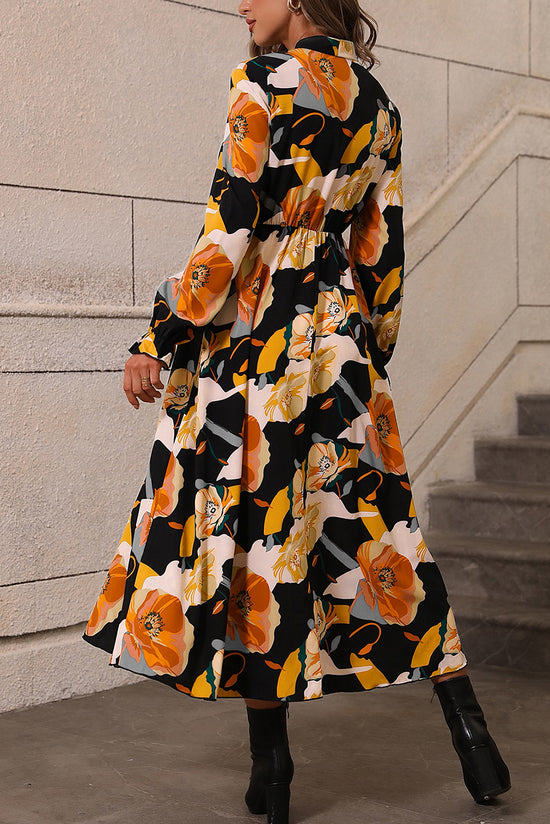 Vestido naranja de mangas largas y cuello atado con estampado floral