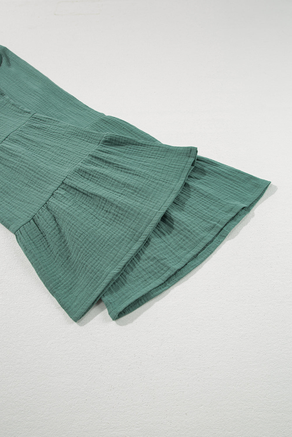 Pantalones de campana con volantes y cintura alta con textura verde