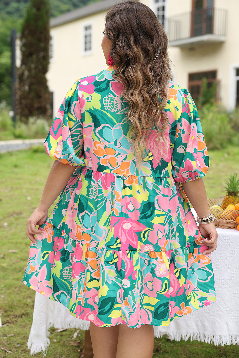 Vestido camisero escalonado con manga abullonada y estampado floral verde - Plus