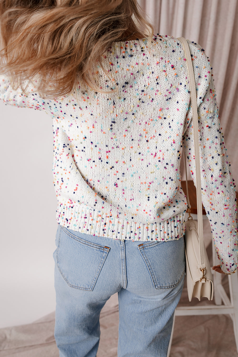 Cardigan pull à confettis multicolores à décor de strass blanc