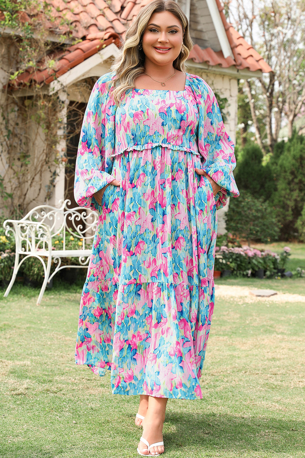 Robe longue à imprimé floral et col carré froncé de grande taille bleu ciel