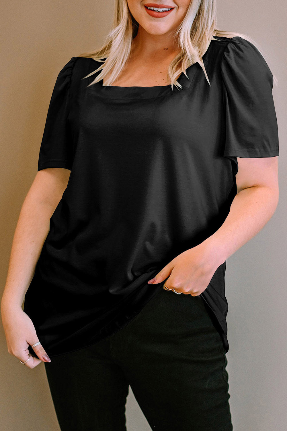 Black Plus Size Square Square Short Short Shleeve Top