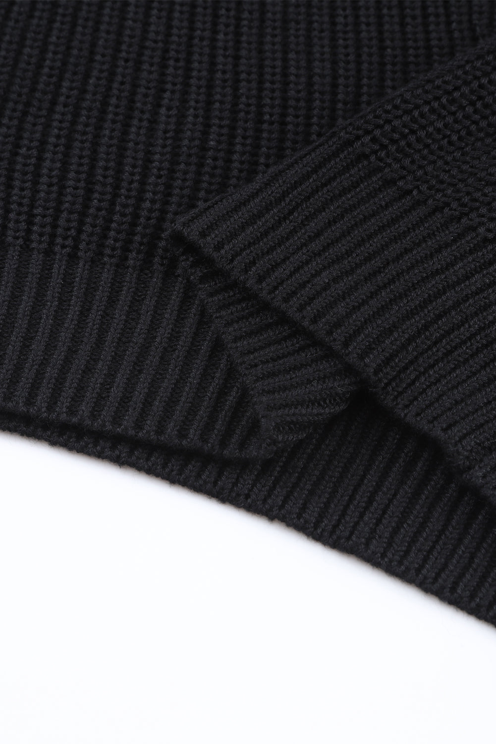 Pull noir en maille côtelée à col en V