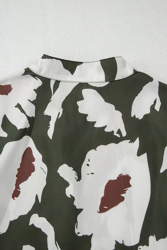 Half-bottom blouse with puffy sleeves and abstract floral print clover with four leaves