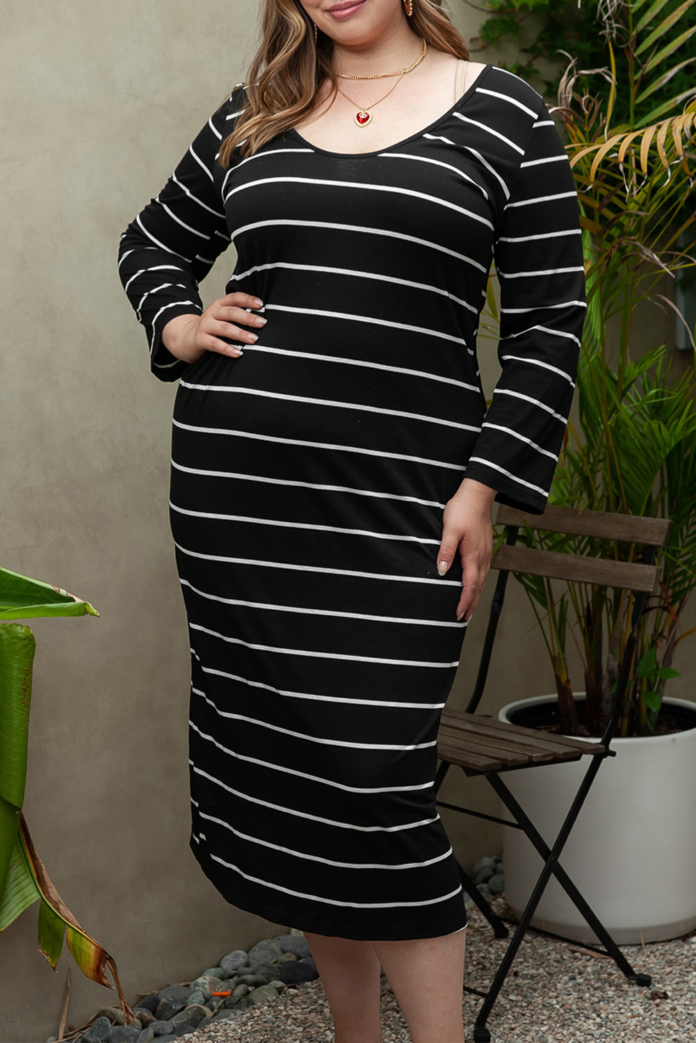 Robe droite longue ample rayée noire de grande taille