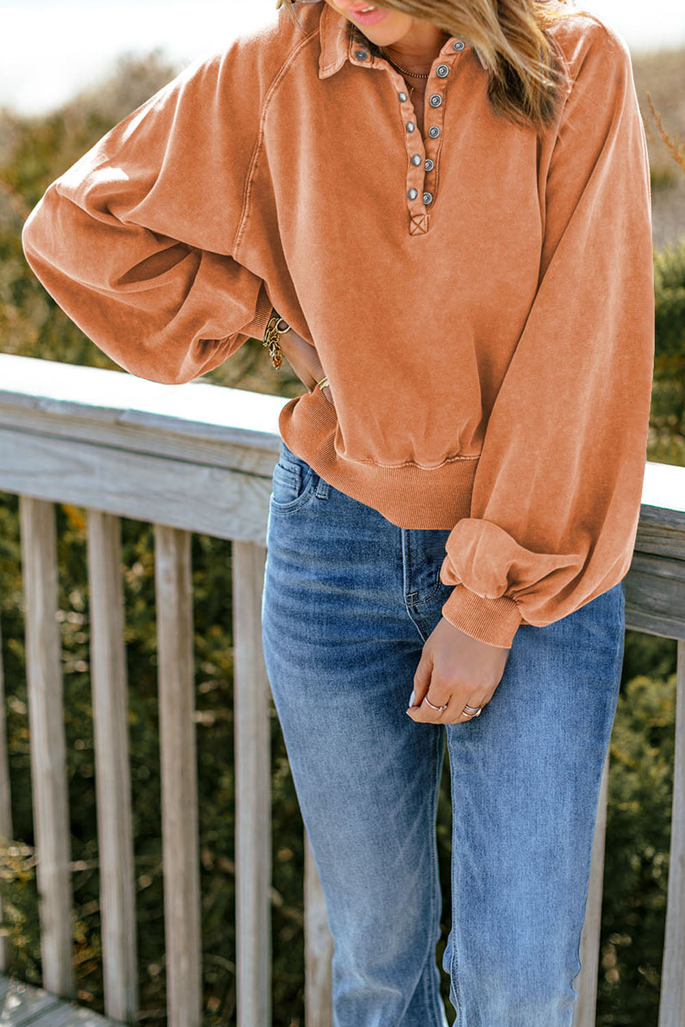 Sweat-shirt à poil à la manche lanterne lavée en orange lavé en orange