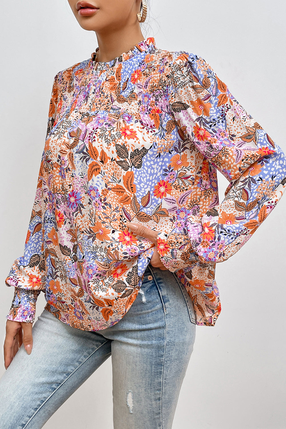 Blouse fleurie multicolore à manches évêque et col rond à volants