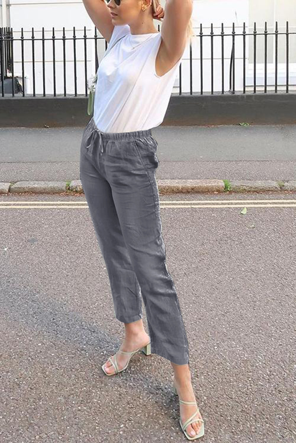 Pantalon avec cordon de serrage et poches élastiques à la taille, longues jambes droites gris